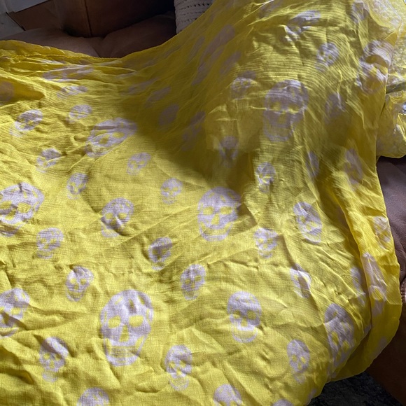 Never worn Alexander McQueen scarf - Picture 4 of 6